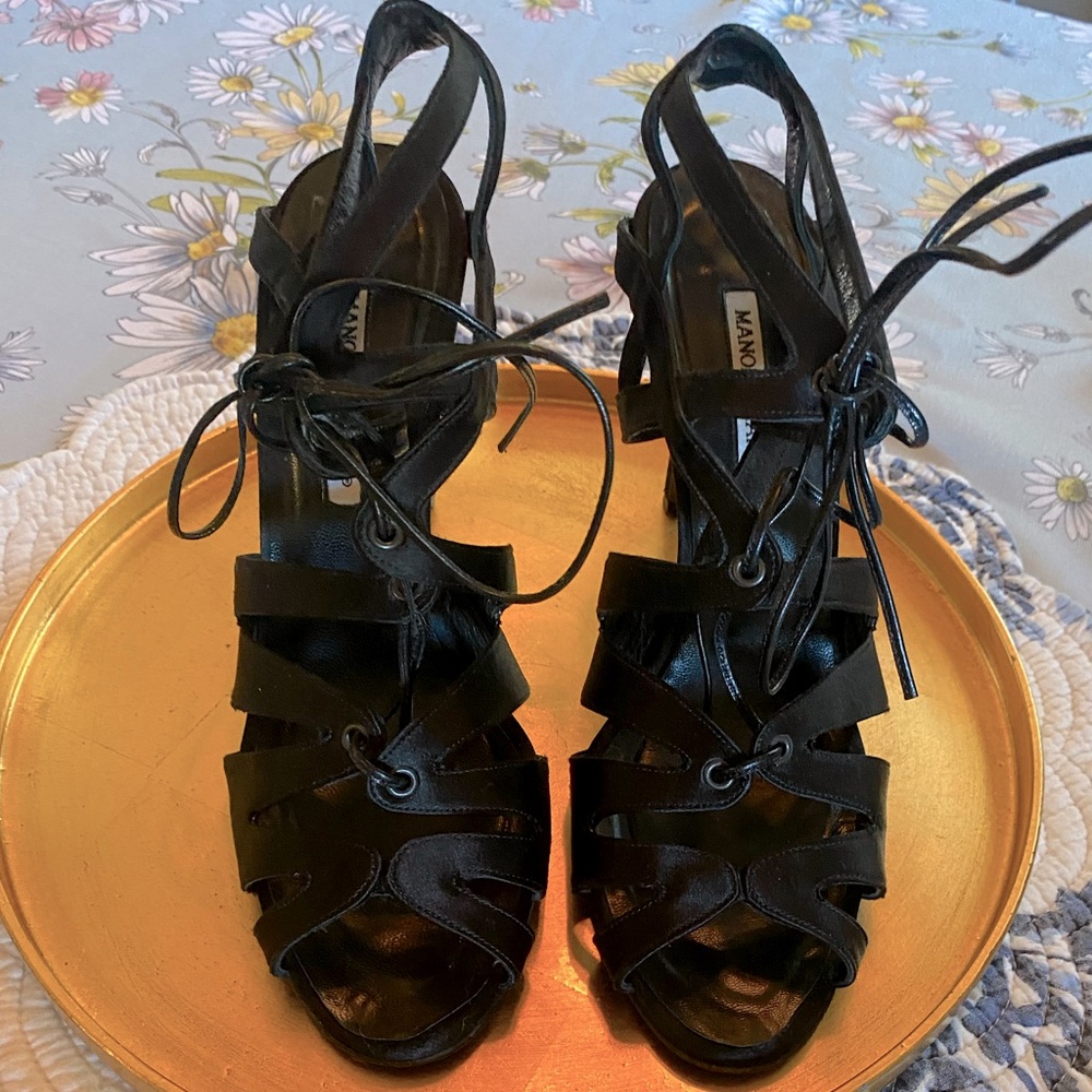 Manolo Blahnik Netochka Cage Lace Up Satin Strappy stiletto Sandals - light wear